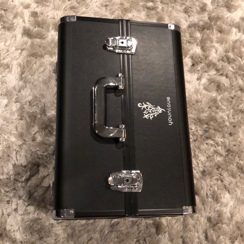 Younique Presenter Trunk
